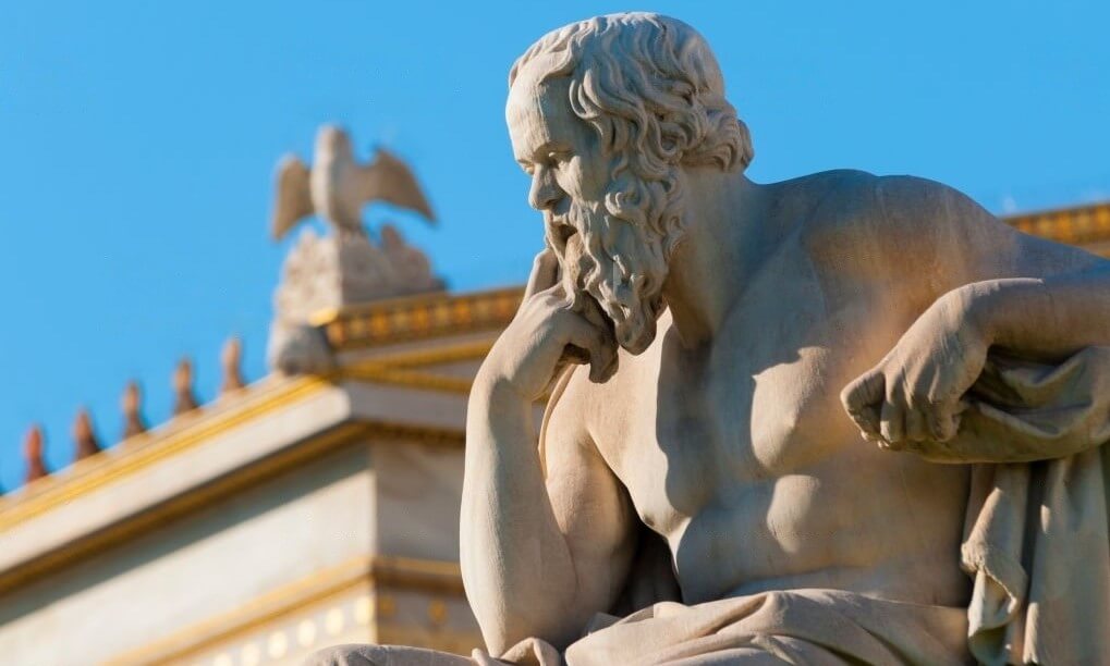 Statue of Socrates, the ancient Greek philosopher, in a thoughtful pose.